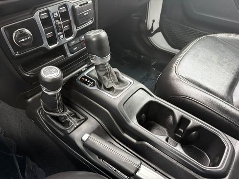 Used 2022 Jeep Wrangler Unlimited Sahara AWD/4WD image 30