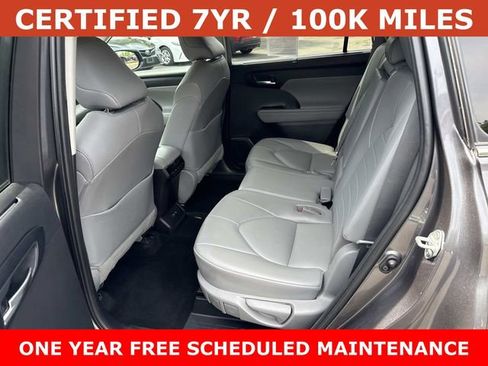 Used 2021 Toyota Highlander XLE AWD/4WD image 17