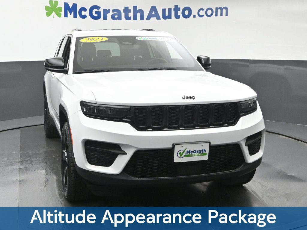 Used 2023 Jeep Grand Cherokee Altitude AWD/4WD image 5