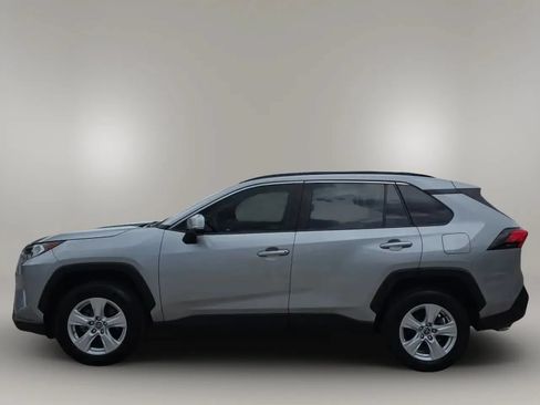 Used 2019 Toyota RAV4 XLE FWD image 5