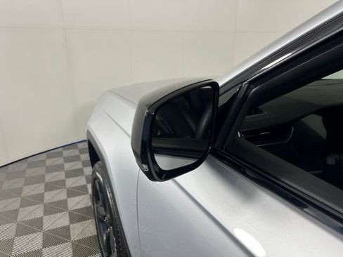 Used 2023 Jeep Grand Cherokee L Laredo image 14