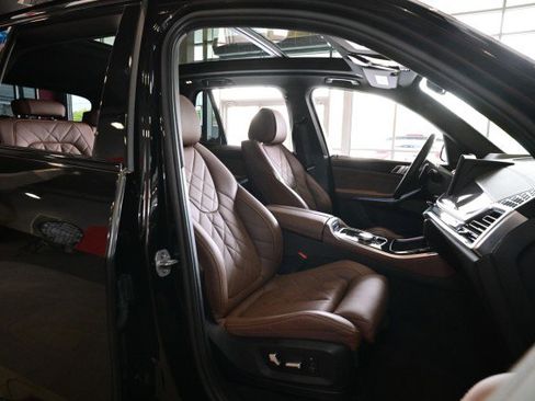 Used 2025 BMW X5 xDrive40i w/ M Sport Package AWD/4WD image 25