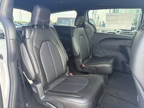 New 2027 Chrysler Pacifica Select FWD image 31