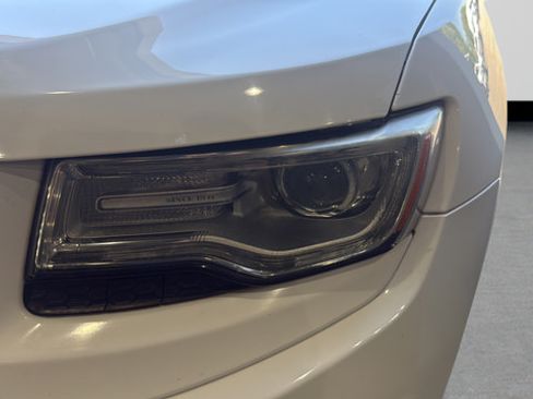 Used 2014 Jeep Grand Cherokee Overland AWD/4WD image 32