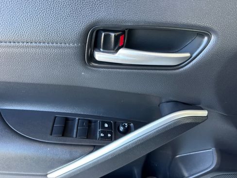 Used 2023 Toyota Corolla Cross XLE w/ Convenience Package FWD image 12
