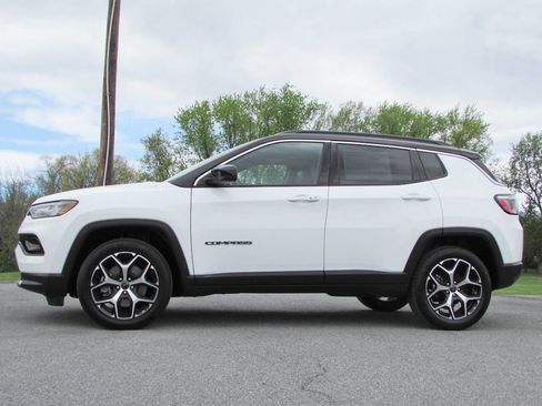 Used 2025 Jeep Compass Limited AWD/4WD image 10
