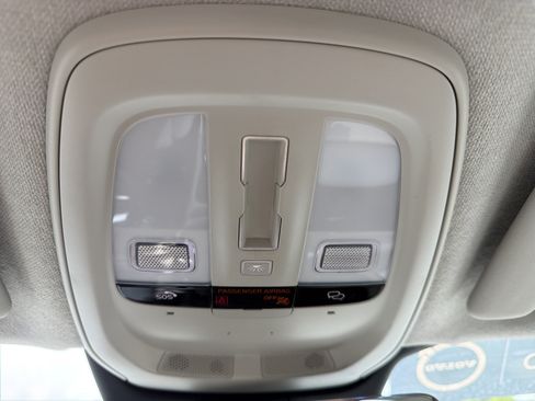 Certified 2025 Volvo XC40 B5 Ultra AWD/4WD image 29