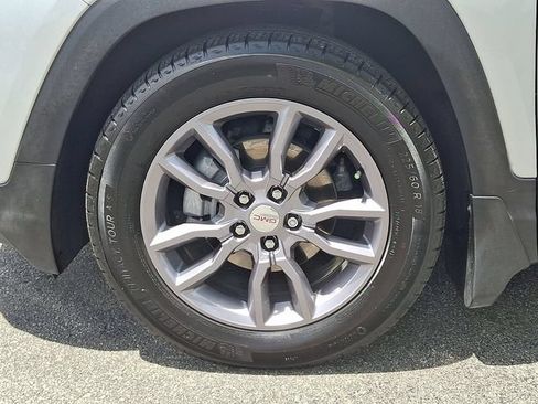 Used 2022 GMC Terrain SLT w/ Tech Package FWD image 8