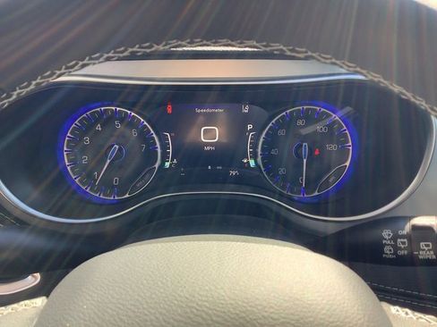 New 2026 Chrysler Pacifica Limited image 14