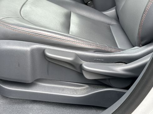 Used 2020 Chevrolet Bolt Premier w/ Infotainment Package image 10