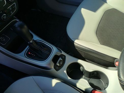 Used 2019 Jeep Compass Latitude image 32