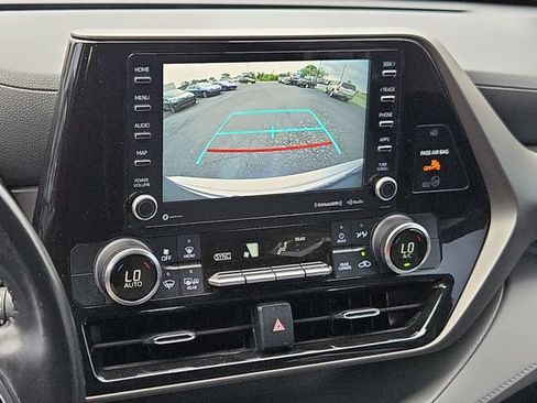 Used 2021 Toyota Highlander LE AWD/4WD image 22