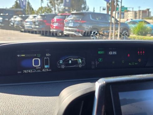 Used 2020 Toyota Prius Prime Limited image 22