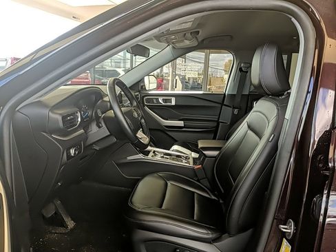 Used 2022 Ford Explorer XLT w/ Equipment Group 202A image 13
