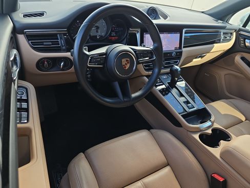 Certified 2023 Porsche Macan S AWD/4WD image 4