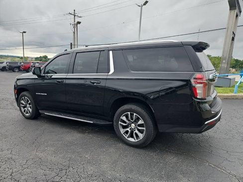 Used 2022 Chevrolet Suburban LT w/ LT Signature Package AWD/4WD image 9