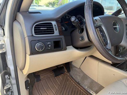 Used 2011 GMC Yukon Denali AWD/4WD image 8