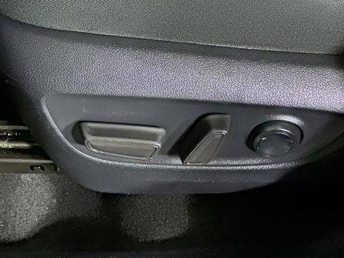 Used 2021 Toyota RAV4 XLE FWD image 13