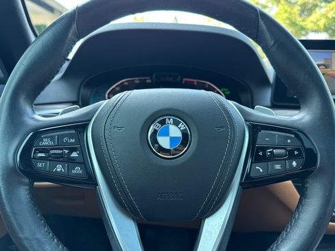 Used 2022 BMW 530i w/ Premium Package RWD image 21
