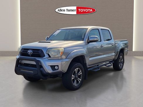 Used 2015 Toyota Tacoma PreRunner w/ TRD Sport Package RWD image 3