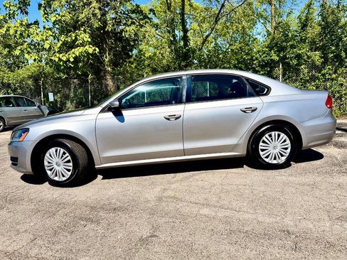 Used 2014 Volkswagen Passat 1.8T S FWD image 2