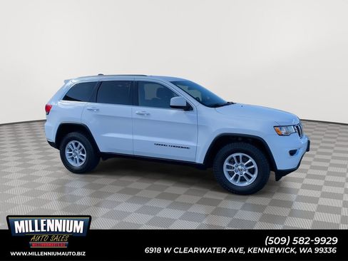 Used 2019 Jeep Grand Cherokee Laredo image 1