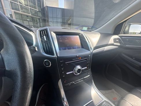 Used 2019 Ford Edge Titanium FWD image 10
