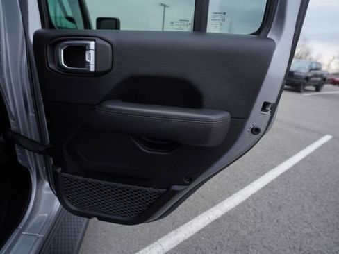 Used 2021 Jeep Wrangler Unlimited Sahara image 23