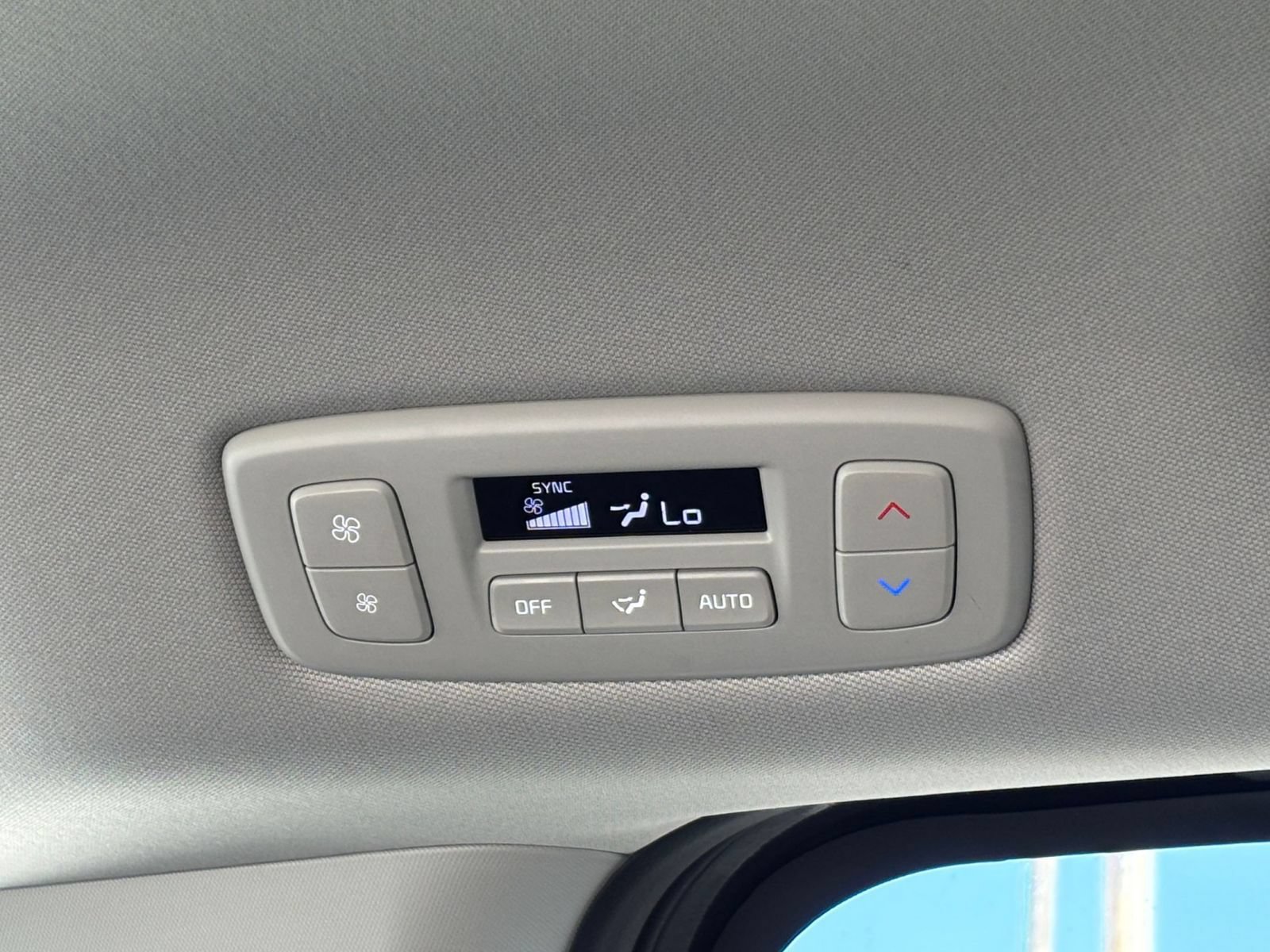 Used 2026 Kia Carnival FWD image 25