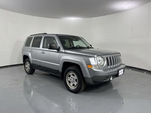 Used 2015 Jeep Patriot Sport w/ Power Value Group image 3