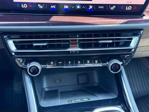 Used 2024 Chevrolet Traverse Z71 w/ LPO, Floor Liner Package AWD/4WD image 17