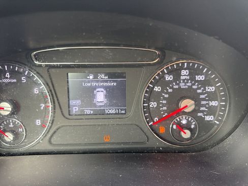 Used 2019 Kia Sorento LX image 12