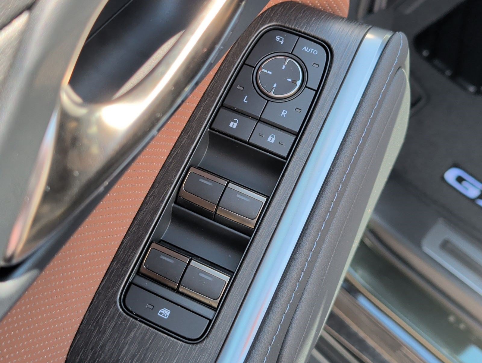 Used 2025 Lexus GX 550 w/ Accessory Package (2T) AWD/4WD image 9