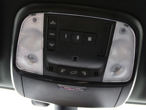 Used 2025 Dodge Durango GT AWD/4WD image 17