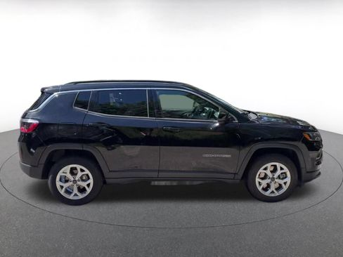 Used 2025 Jeep Compass Latitude AWD/4WD image 16
