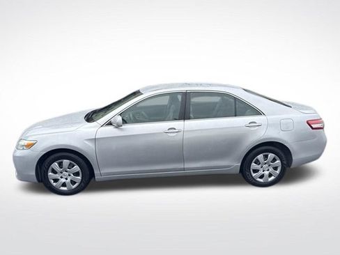 Used 2010 Toyota Camry LE FWD image 6