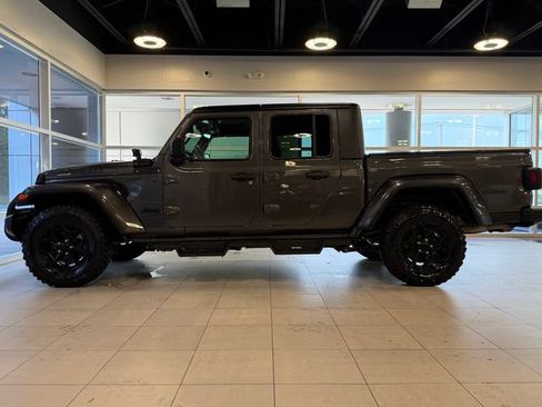 Used 2022 Jeep Gladiator Sport AWD/4WD image 5