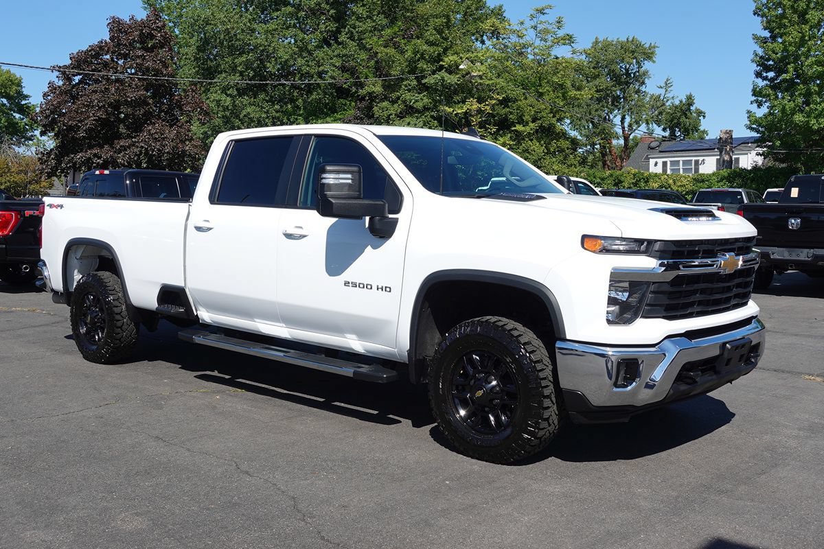 Used 2025 Chevrolet Silverado 2500 LT w/ Convenience Package AWD/4WD image 3