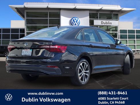 Used 2024 Volkswagen Jetta Sport FWD image 4