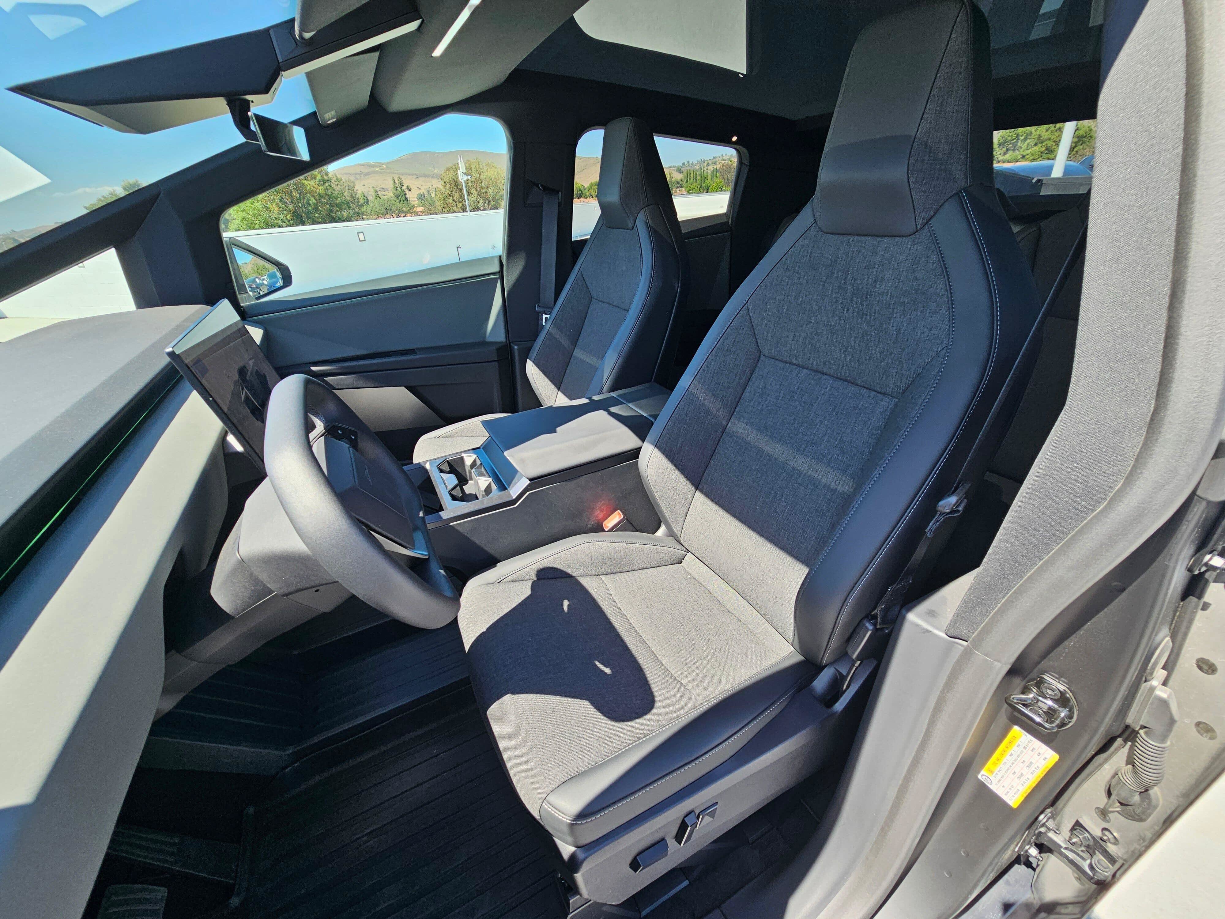 Used 2026 Tesla Cybertruck 2WD Crew Cab image 20