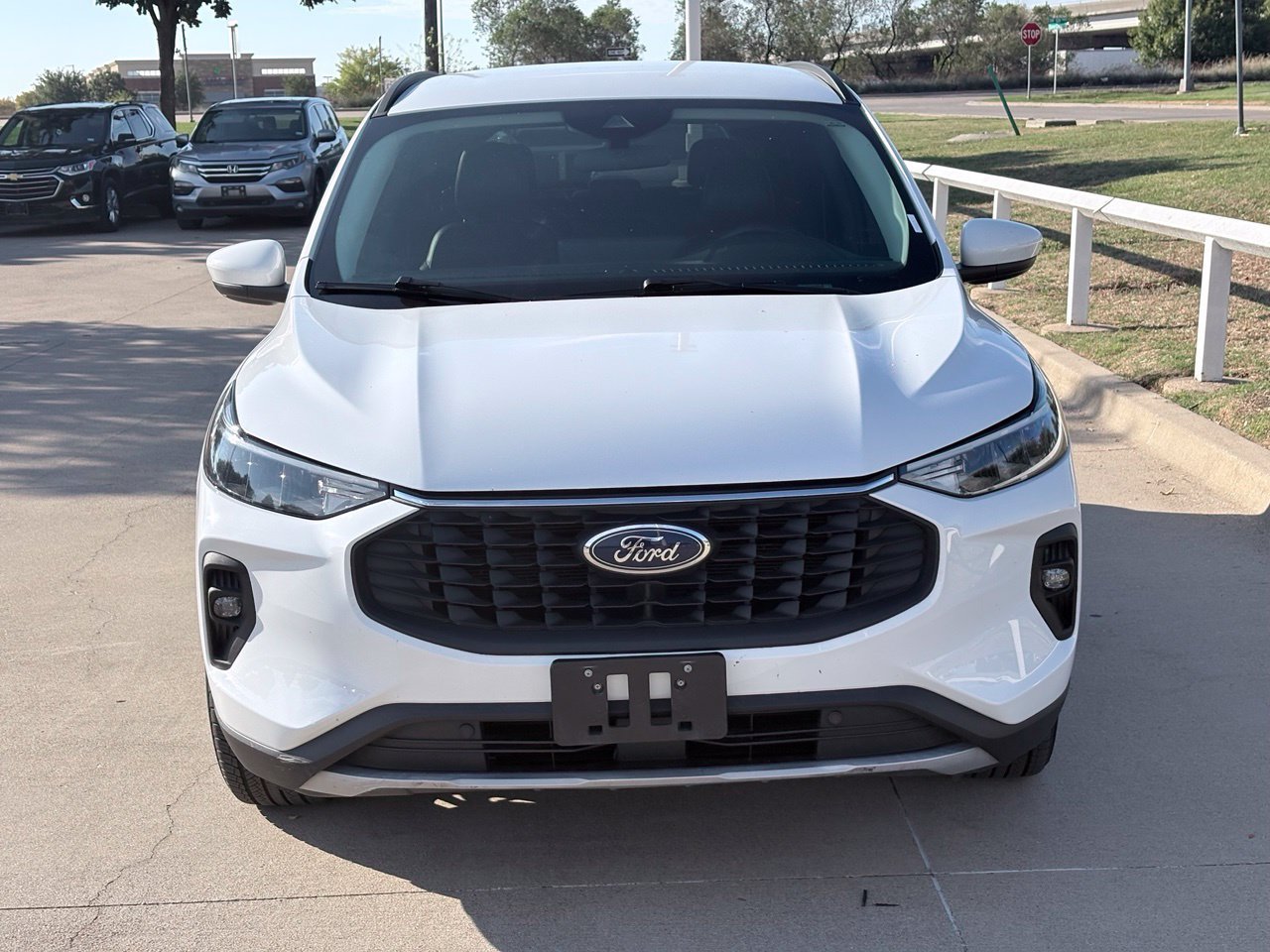 Used 2023 Ford Escape SE FWD image 2