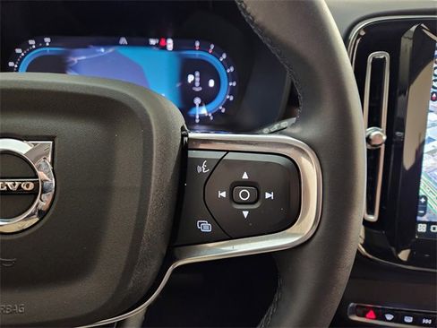 Used 2025 Volvo XC40 B5 Ultra w/ Protection Package Premier image 29