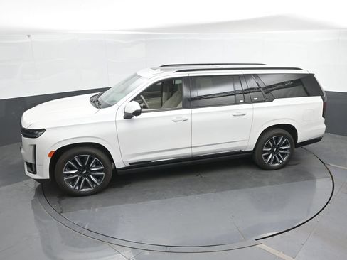 Used 2024 Cadillac Escalade ESV Sport Platinum AWD/4WD image 38