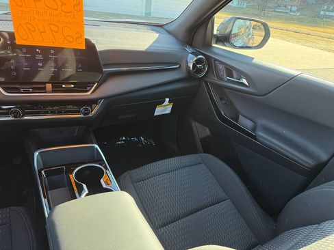 Used 2025 Chevrolet Equinox LT w/ Safety and Technology Package AWD/4WD image 21