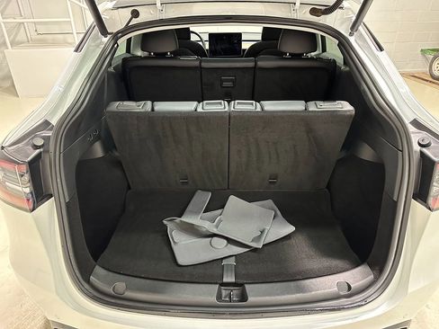 Used 2021 Tesla Model Y Long Range image 7