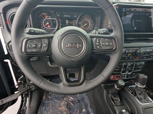 Used 2026 Jeep Wrangler Unlimited Rubicon w/ Technology Group image 21