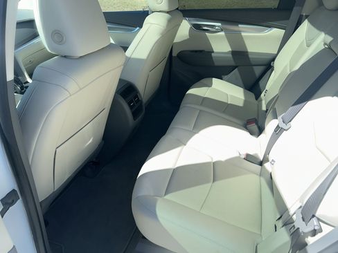 Used 2021 Cadillac XT5 Premium Luxury image 2