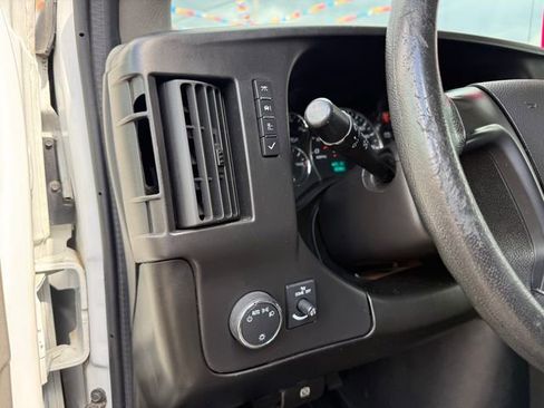 Used 2014 Chevrolet Express 2500 RWD image 19