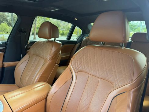 Used 2017 BMW 750i RWD image 14