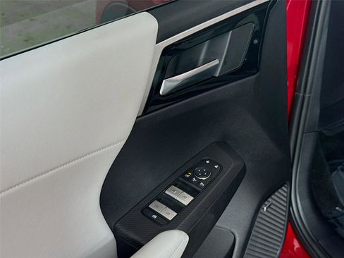 Used 2025 Mitsubishi Outlander SE image 17